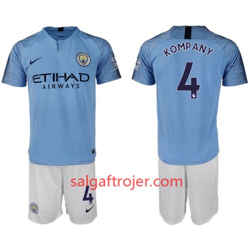 Manchester City Fodboldtrøjer KOMPANY 4 Børn Hjemmebanesæt 2018/19 Kort ærmer Manchester City Fodboldtrøjer KOMPANY 4 Børn Hjemmebanesæt 2018/19 Kort ærmer